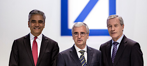 Sie befinden sich im Archiv des Jahres 2014. Das Foto zeigt den Co-Vorstandsvorsitzenden Anshu Jain, den Aufsichtsratsvorsitzenden Dr. Paul Achleitner und den Co-Vorstandsvorsitzenden Jürgen Fitschen nebeneinander stehend.